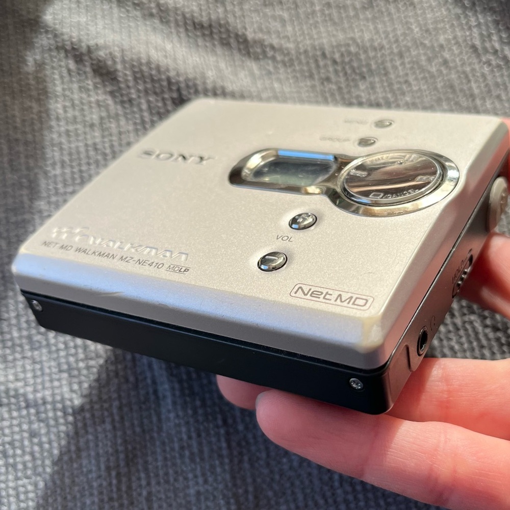 Sony Walkman Net MD MZ-NE410 Silver Minidisc Player Working Portable Music Retro - Picture 9 of 13